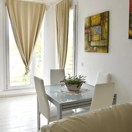 Residenza Con Terrazzo アパート